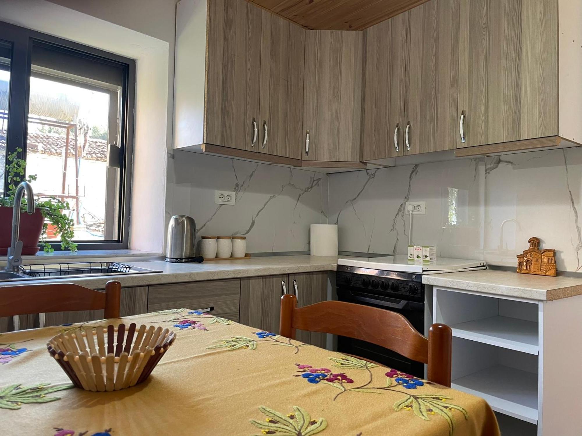 Guesthouse Kroi City Center Berat Exterior photo